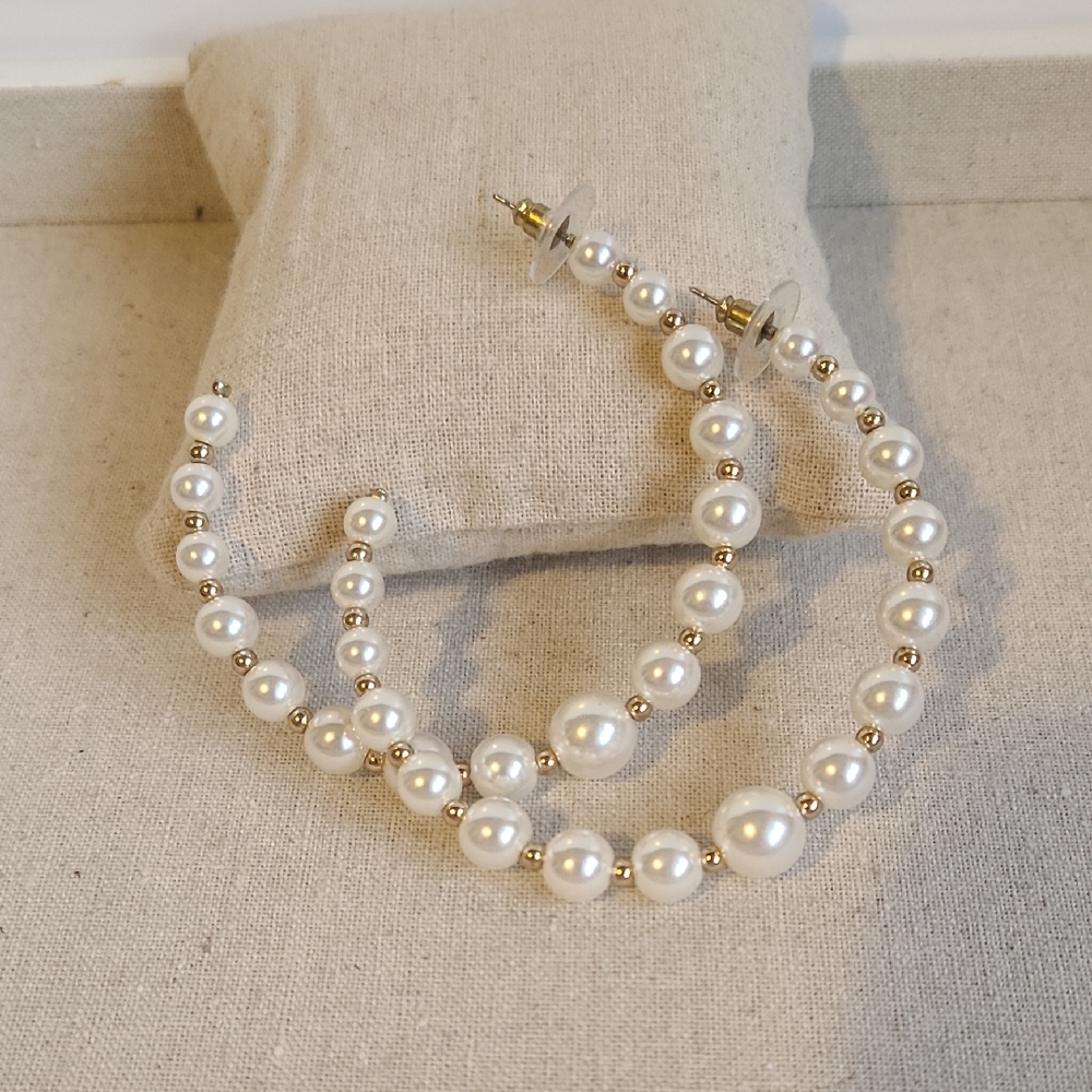 Parklane Pearl Earrings With Golden Detail
